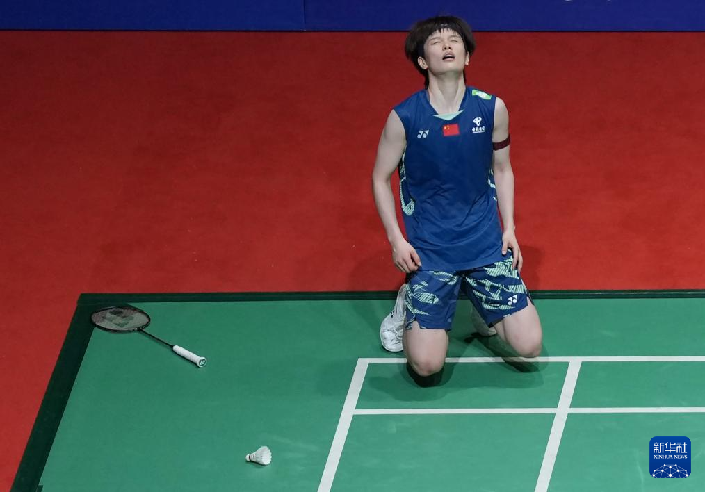 而且他的穿 而且他的穿